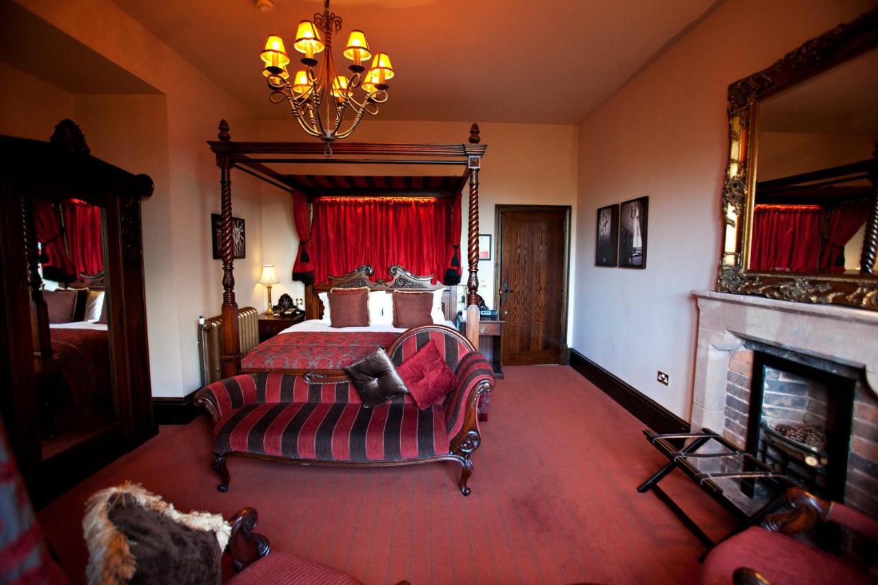 Peckforton Castle Tarporley Exterior foto