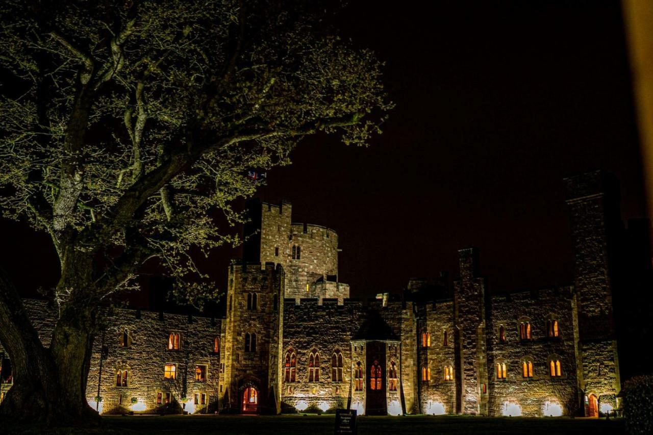 Peckforton Castle Tarporley Exterior foto